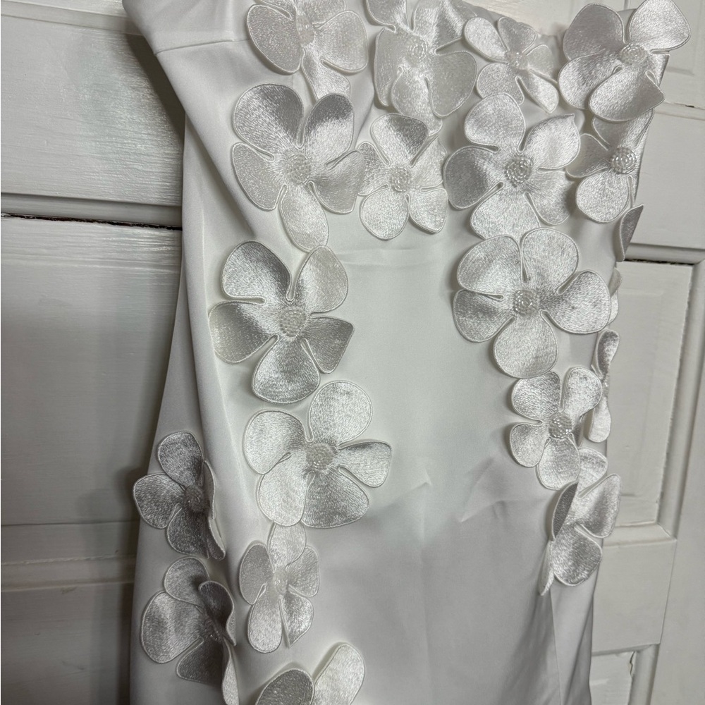 JW PEI White Strapless Dress with Elegant Silhouette - Picture 8 of 11